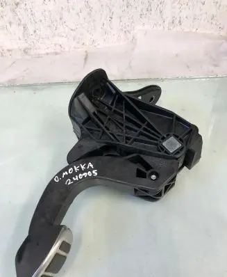 Opel Mokka B Clutch pedal 9824262180