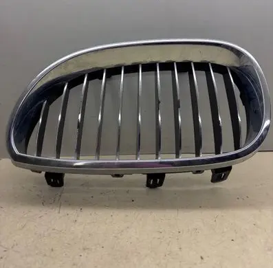 BMW 5 E60 E61 Front bumper upper radiator grill 51137065701 10627110