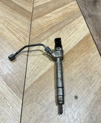 Mercedes-Benz E W211 Fuel injector a6130700987 A6110701787