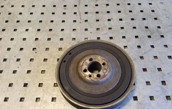 Opel Astra H Crankshaft pulley 55196301