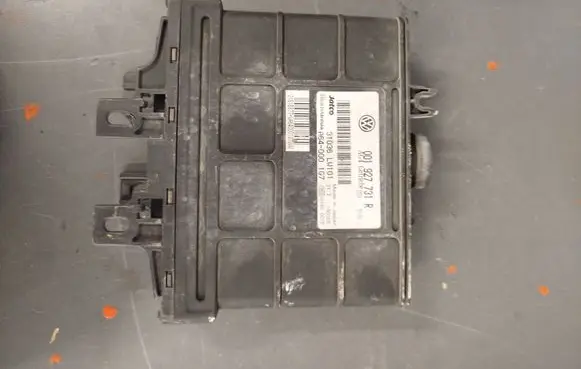 Volkswagen Polo Gearbox control unit/module 001927731r