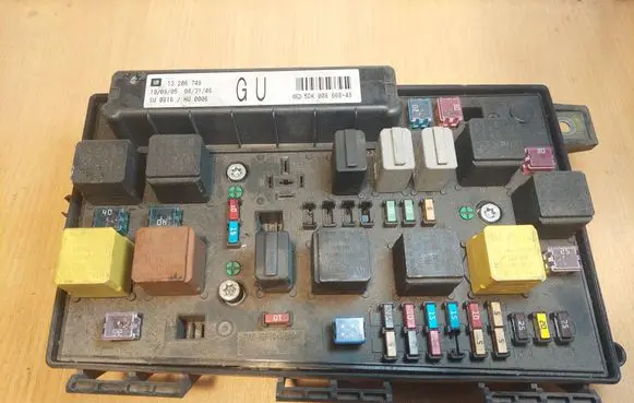 Opel Zafira B Central body control module 13206748 5DK00866848