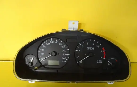 Mitsubishi Carisma Speedometer (instrument cluster) MR915788