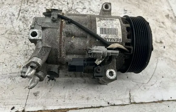 Renault Clio IV Air conditioning (A/C) compressor (pump) 926000217R 70012607A