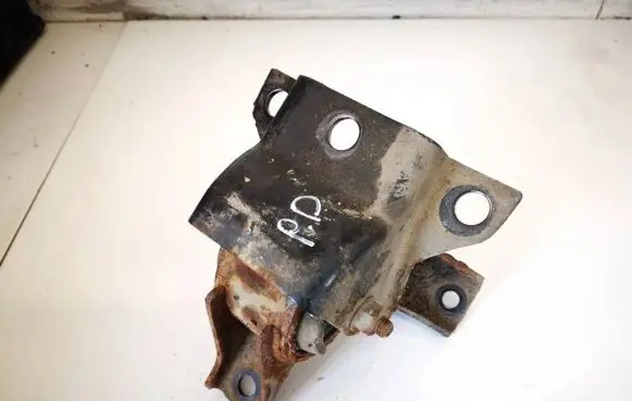 Opel Agila A Engine mount bracket