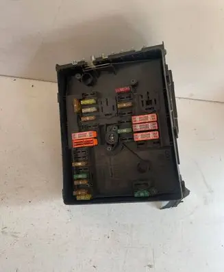 Volkswagen Touran I Fuse module 017181301