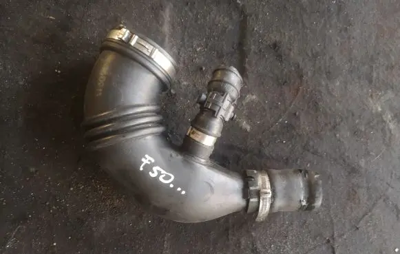 Fiat 500L Turbo air intake inlet pipe/hose 51897510