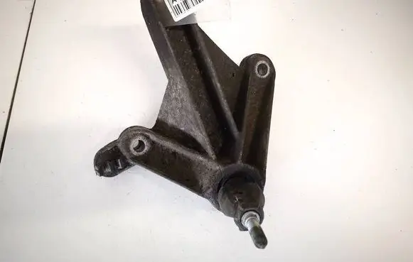 Engine mounting bracket