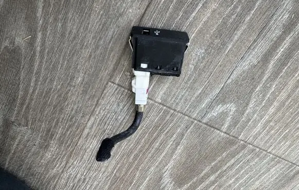 BMW X1 F48 F49 USB socket connector 820397