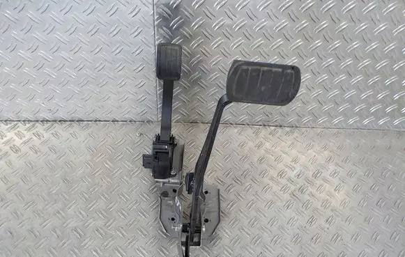 Peugeot 3008 II Pedal assembly 