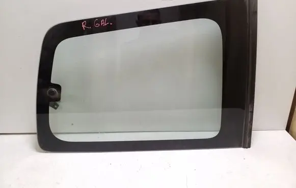 Mitsubishi Pajero Rear side window
