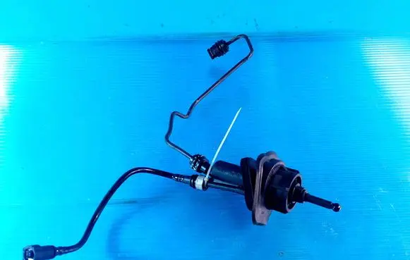 Ford Focus Clutch master cylinder 3M517A543AB