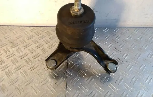 Lexus RX 450H Engine mount bracket