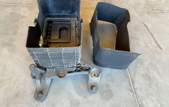 Battery box tray