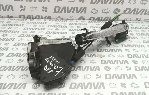 Lexus IS 220D-250-350 Front door lock Z68A2609