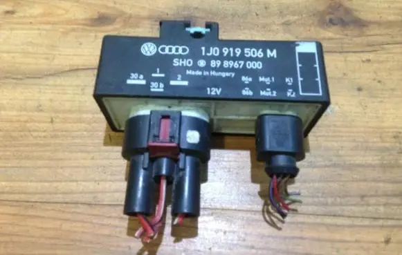 Volkswagen Golf IV Coolant fan relay 1j0919506m 898967000