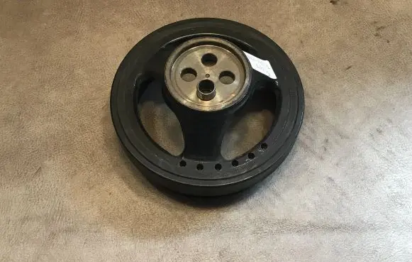 Mercedes-Benz E C207 W207 Crankshaft pulley 201612G0