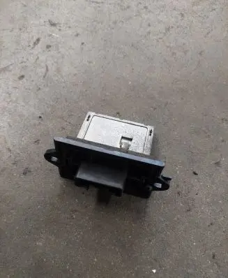 Nissan Note (E11) Heater blower motor/fan resistor 68208