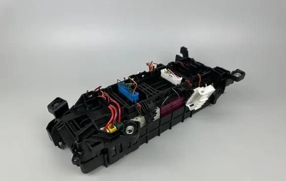 Mercedes-Benz A W176 Fuse module A2465400040