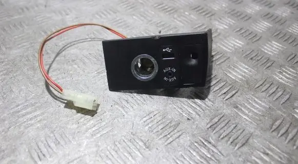 BMW 7 F01 F02 F03 F04 AUX in-socket connector 923765401