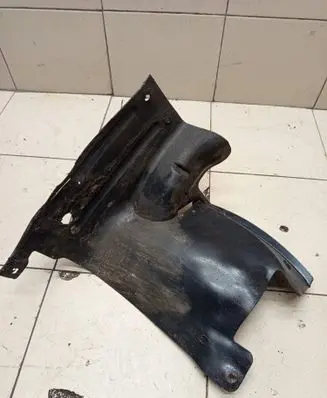 Front wheel arch liner splash guards