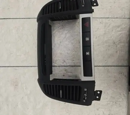 Hyundai Santa Fe Dash center air vent grill 974102b900
