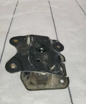 Volkswagen Touareg I Front bumper mounting bracket