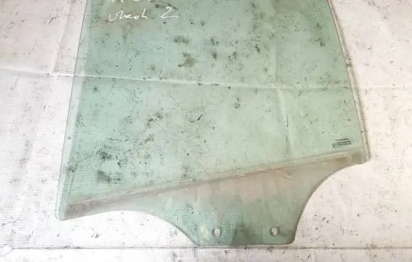 Mazda 2 Rear door window glass as2