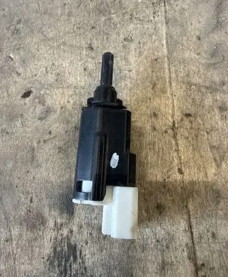 Nissan NV400 Brake pedal sensor switch 253205115R