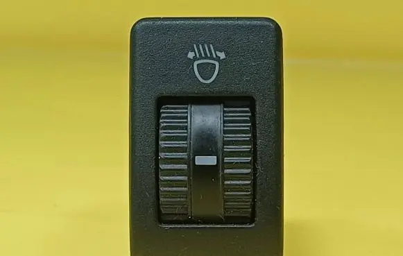 Seat Toledo II (1M) Headlight level height control switch 1L0941333
