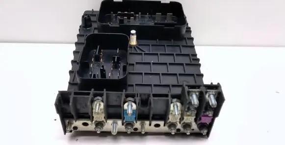Volkswagen Golf V Fuse module 1K0937124K 014189861