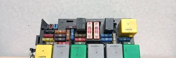 Mercedes-Benz ML W164 Fuse module A1645400072 81009D 5D72426