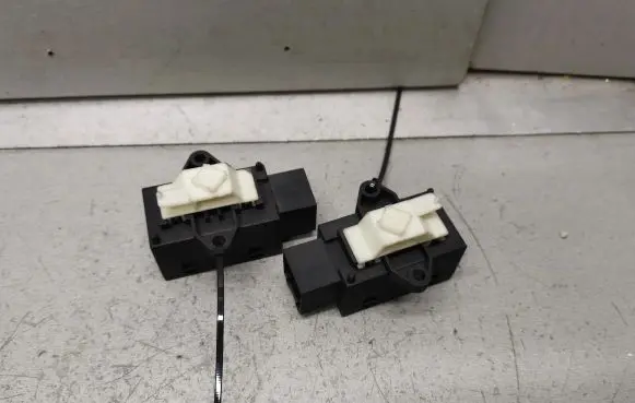 Volkswagen Touran I Seat heating relay 7L0959772