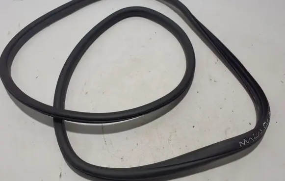 MG ZS Rear door rubber seal (on body) 10229793