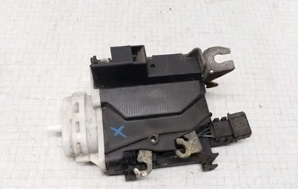 Audi A6 S6 C4 4A Front door lock