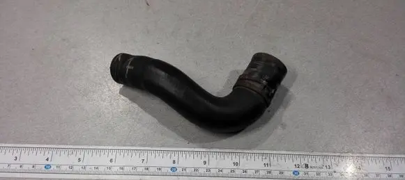 Volkswagen PASSAT B6 Engine coolant pipe/hose