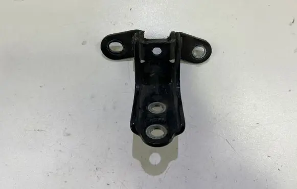 Hyundai ix35 Rear door lower hinge