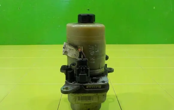 Ford Kuga I Power steering pump 4M513K514DA XP197