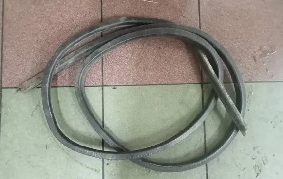 Volkswagen II LT Front door rubber seal 000