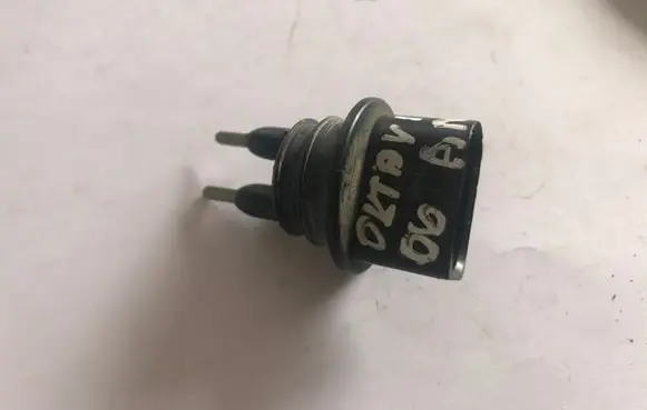 Skoda Octavia Mk2 (1Z) Windshield washer fluid level sensor 7M0919376