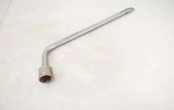 Toyota Avensis Verso Wheel nut wrench 