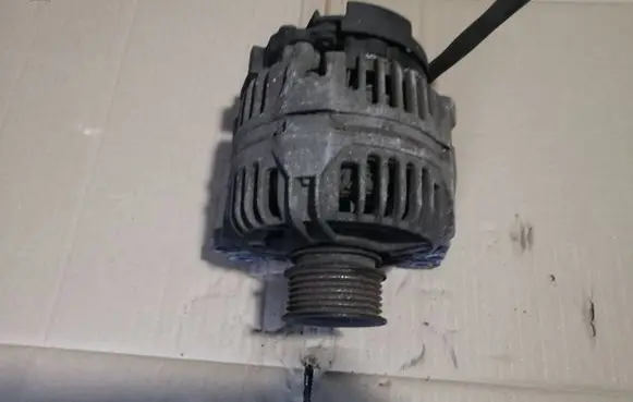 Volkswagen Golf IV Generator/alternator 028903028D 0124325007