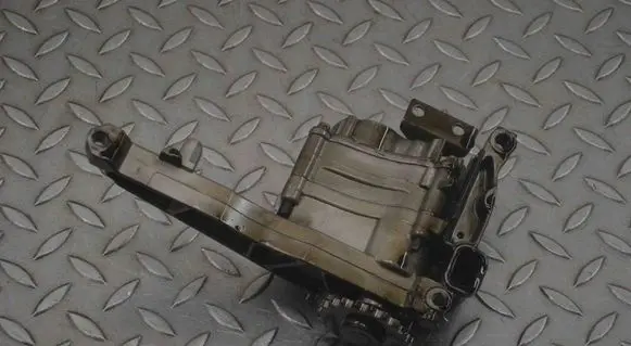 Mercedes-Benz E W211 Oil pump 6421810801 A6421810547