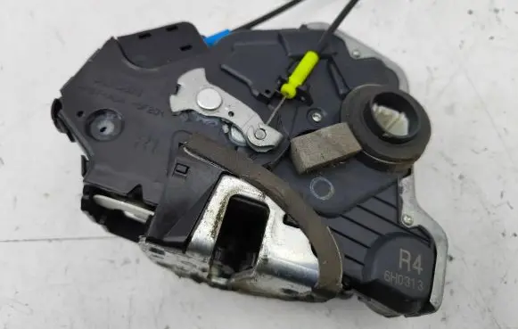 Lexus IS 220D-250-350 Front door lock 6H0313