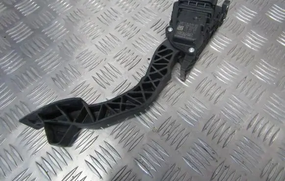 Ford Focus Accelerator throttle pedal 4M519F836BH 4M51-9F836-BH