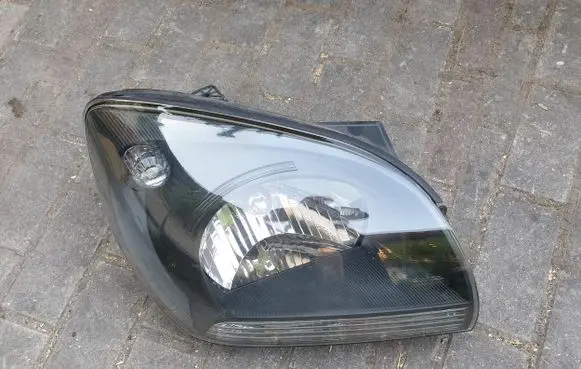 KIA Sportage Headlight/headlamp 921020Z010
