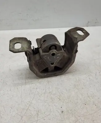Opel Calibra Engine mount bracket 90279258