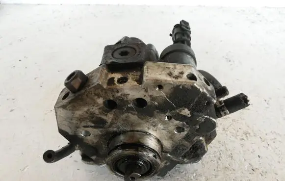Volvo S80 Fuel injection high pressure pump 0445010043 8689590