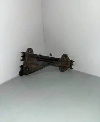 Audi A6 S6 C4 4A Front bumper mounting bracket 4A0807284