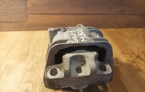 Volkswagen Golf V Engine mount bracket 1K0199262